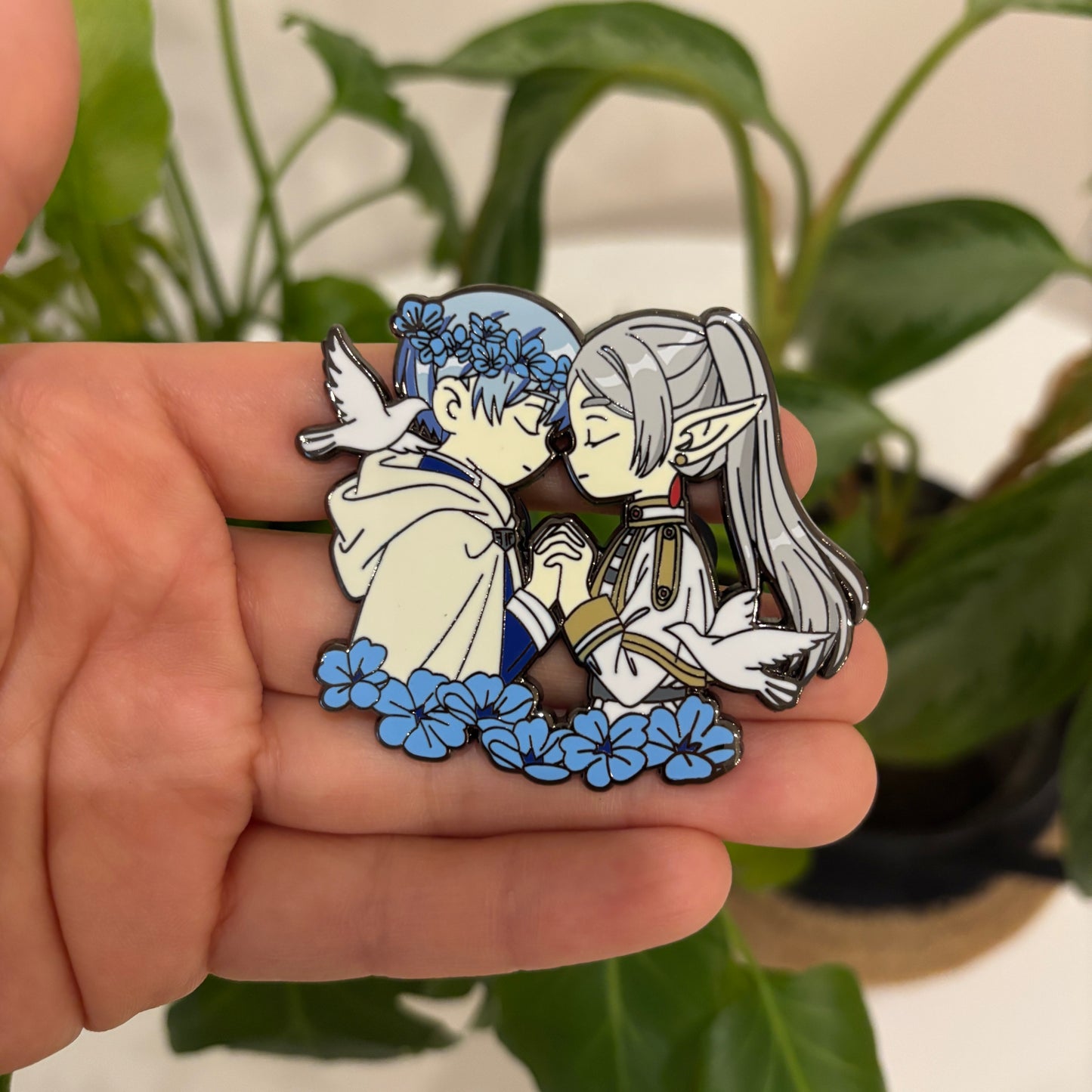 Frieren & Himmel Couple Pin – Sousou no Frieren Anime Collectible